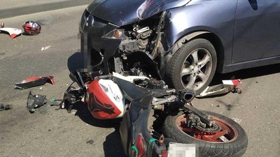 У Рівному в ДТП травмувався неповнолітній мотоцикліст У Рівному в ДТП травмувався неповнолітній мотоцикліст