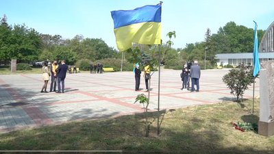 76 роковини департації кримських татар. У Херсоні публічні заходи відмінили, проте жертв згадували 76 роковини департації кримських татар. У Херсоні публічні заходи відмінили, проте жертв згадували