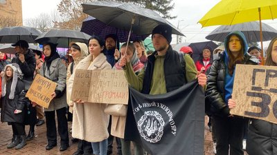 Йой, пане мер, а у нас тут ціла площа: у Черкасах відбулася акція "Гроші на ЗСУ" Йой, пане мер, а у нас тут ціла площа: у Черкасах відбулася акція "Гроші на ЗСУ"