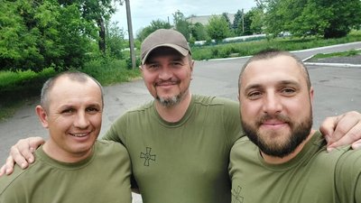 Олег Токарчук та його друг Любомир Бордун, який загинув у 2022 році Олег Токарчук та його друг Любомир Бордун, який загинув у 2022 році