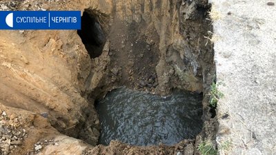 У Чернігові в мікрорайоні Шерстянка провалився каналізаційний колектор
