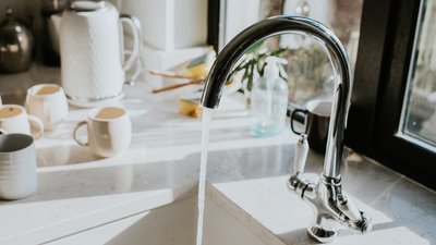 кран з водою