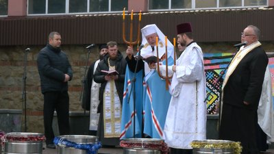Як на Бистриці Надвірнянській в Івано-Франківську освячували воду Як на Бистриці Надвірнянській в Івано-Франківську освячували воду