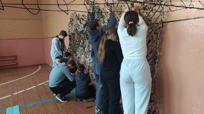 Вдова загиблого на війні вчителя організувала волонтерський хаб на Хмельниччині Вдова загиблого на війні вчителя організувала волонтерський хаб на Хмельниччині