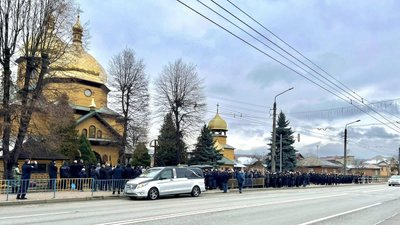 На Івано-Франківщині попрощалися з майором поліції Андрієм Кухарським На Івано-Франківщині попрощалися з майором поліції Андрієм Кухарським