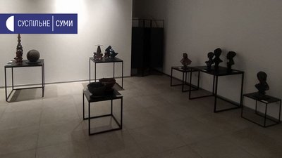 «Прибульці» у сумському Артпросторі - кераміст Юрій Мусатов презентував свої роботи «Прибульці» у сумському Артпросторі - кераміст Юрій Мусатов презентував свої роботи