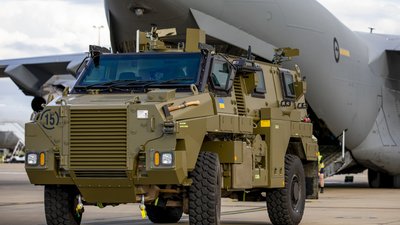 "Найшвидше рішення про допомогу в історії Австралії". Як узгоджували передачу Україні "Бушмастерів"
