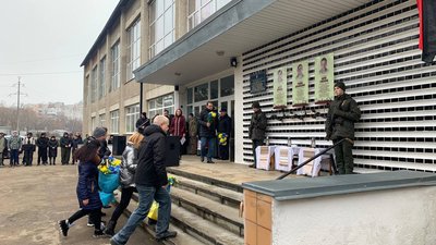 У Франківську встановили меморіальні дошки загиблим воїнам Артурові Бурлаці, Роману Дубінському та Юрію Григоріву У Франківську встановили меморіальні дошки загиблим воїнам Артурові Бурлаці, Роману Дубінському та Юрію Григоріву