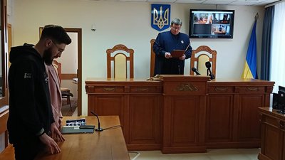 Голова громадської організації Семиярусна хода Любомир Дмитришин у Луцьку оскаржує рішення суду Голова громадської організації Семиярусна хода Любомир Дмитришин у Луцьку оскаржує рішення суду