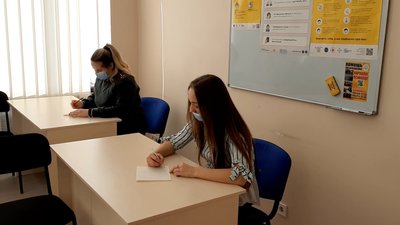 У Харкові до радіодиктанту приєдналися патрульні та настоятель храму У Харкові до радіодиктанту приєдналися патрульні та настоятель храму