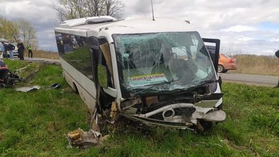На Прикарпатті зіткнулися рейсовий автобус та легковик. Загинуло двоє одеситів На Прикарпатті зіткнулися рейсовий автобус та легковик. Загинуло двоє одеситів