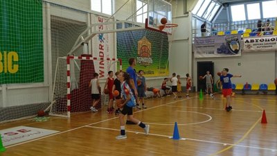 Для дітей у Тернополі проводять тренування з ігрових видів спорту