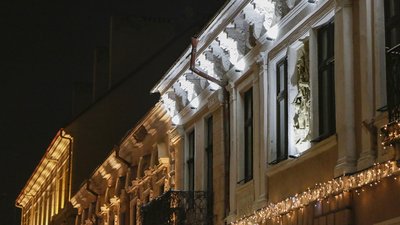 "Засяє по-новому": у Чернівцях модернізують освітлення на головній пішохідній вулиці міста "Засяє по-новому": у Чернівцях модернізують освітлення на головній пішохідній вулиці міста
