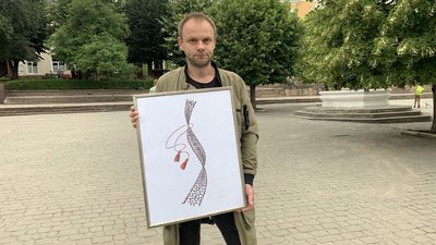 Волонтерить і збирається на війну. Історія актора, який переселився на Тернопільщину Волонтерить і збирається на війну. Історія актора, який переселився на Тернопільщину