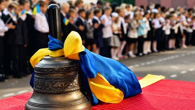 Зараз дрони – потім квіти: акція на підтримку ЗСУ у школах Кропивницького 2026 – Суспільне