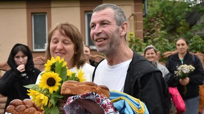 Після російського полону додому повернувся військовий Юрій Видюк з Рівненщини