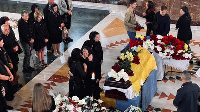 У Мукачеві попрощалися із полеглим воїном Олександром Услебером У Мукачеві попрощалися із полеглим воїном Олександром Услебером