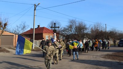 В Охтирці на Сумщині попрощалися з військовим Олегом Євтушенком В Охтирці на Сумщині попрощалися з військовим Олегом Євтушенком