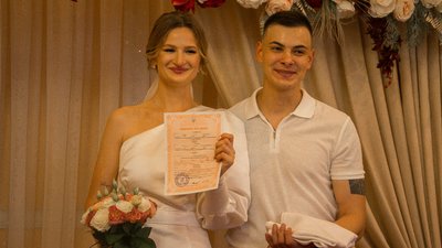 В Одесі дизайнерка безкоштовно створила сукню для нареченої військовго В Одесі дизайнерка безкоштовно створила сукню для нареченої військовго