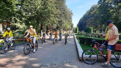Майже 200 дівчат у жовтому взяли участь у жіночому велопараді в Івано-Франківську Майже 200 дівчат у жовтому взяли участь у жіночому велопараді в Івано-Франківську