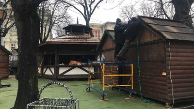 У Львові готуються до відкриття різдвяного ярмарку У Львові готуються до відкриття різдвяного ярмарку
