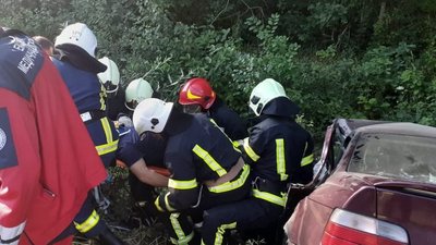 На Франківщині легковик зіткнувся з вантажівкою. Травмувався чоловік