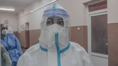 Як працює реанімаційне відділення чернівецької лікарні, яка перша почала приймати хворих на COVID-19 Як працює реанімаційне відділення чернівецької лікарні, яка перша почала приймати хворих на COVID-19