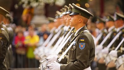 Понад 40% українців позитивно оцінили військовий парад до Дня Незалежності