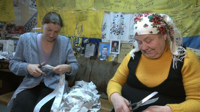 Волонтерки з села на Черкащині допомагають фронту Волонтерки з села на Черкащині допомагають фронту
