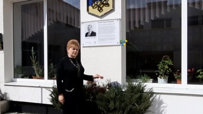 Вдова загиблого на війні вчителя організувала волонтерський хаб на Хмельниччині Вдова загиблого на війні вчителя організувала волонтерський хаб на Хмельниччині