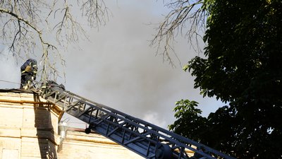 Дим після влучань у Харкові