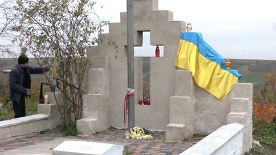 На Рівненщині відреставрували та освятили столітню братську могилу