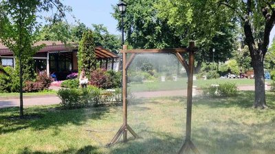 У Києві встановлюють рамки-розпилювачі, які охолоджуватимуть повітря під час спеки