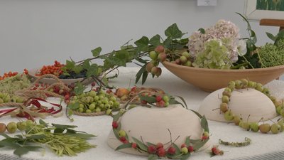 З фруктів і квітів: черкащанка створює незвичайні прикраси