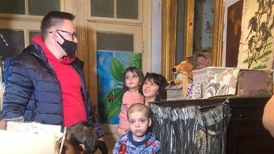Багатодітним львівським сім’ям авторські виробники подарували святкові набори Багатодітним львівським сім’ям авторські виробники подарували святкові набори
