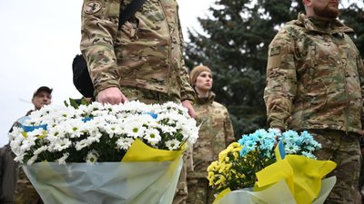 В Ужгороді вшанували пам'ять закарпатців, які загинули на війні В Ужгороді вшанували пам'ять закарпатців, які загинули на війні