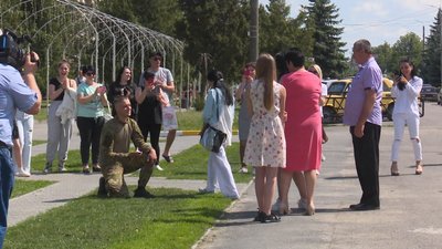 Війна коханню не завада: військовий з Вінниччини освідчився коханій у єдиний вихідний