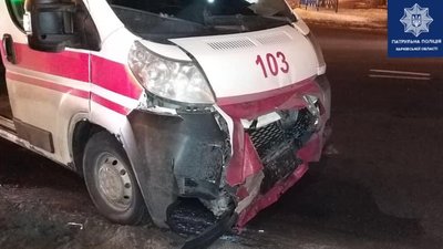 У Харкові легковик не пропустив швидку з дитиною У Харкові легковик не пропустив швидку з дитиною