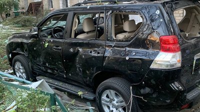Пошкоджене авто через російську атаку. Протягом 19 липня російська армія не полишала спроб атакувати Миколаївщину: завдала ракетного удару по житловому кварталу Миколаєва Пошкоджене авто через російську атаку. Протягом 19 липня російська армія не полишала спроб атакувати Миколаївщину: завдала ракетного удару по житловому кварталу Миколаєва
