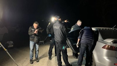 На Черкащині знайшли труп в машині На Черкащині знайшли труп в машині