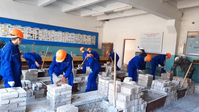 Де навчають на будівельників у Хмельницькому та чи буде кому відбудовувати Україну після війни