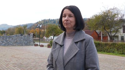"Щоб їм було тепленько". Як у гуцульському селі на Франківщині тчуть ліжники для воїнів на передову "Щоб їм було тепленько". Як у гуцульському селі на Франківщині тчуть ліжники для воїнів на передову