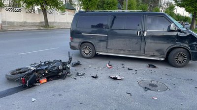 У Житомирі в ДТП травмувався 15-річний мотоцикліст У Житомирі в ДТП травмувався 15-річний мотоцикліст