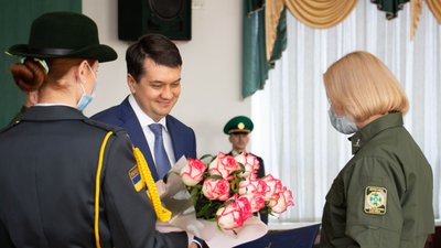 Вручення грамот та подарунків. Фото: ВР Вручення грамот та подарунків. Фото: ВР