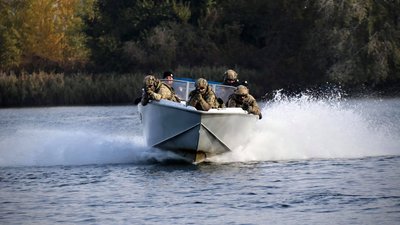 Знешкодили терористів та звільнили заручників - у Херсоні поліція провела навчання