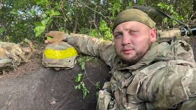 "Mıtlaqa ğalebe qazanacaqmız": Ukrainanı qorçalağan eski qırım siyasiy mabüsleriniñ ikâyeleri "Mıtlaqa ğalebe qazanacaqmız": Ukrainanı qorçalağan eski qırım siyasiy mabüsleriniñ ikâyeleri