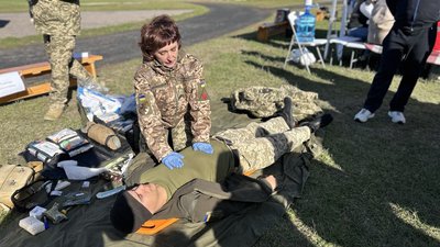 "Це рятує життя": у місті на Черкащині провели вишкіл з основ національного спротиву "Це рятує життя": у місті на Черкащині провели вишкіл з основ національного спротиву