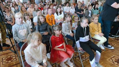 Діти, які отримали відзнаки від Валерія Залужного Діти, які отримали відзнаки від Валерія Залужного