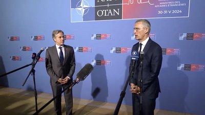 Генсек НАТО Єнс Столтенберг і держсекретар США Ентоні Блінкен на пресконференції 