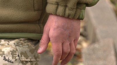 Служитиме в одному з пунктів пропуску на Львівщині: історія прикордонника, який боронив Маріуполь та був у полоні Служитиме в одному з пунктів пропуску на Львівщині: історія прикордонника, який боронив Маріуполь та був у полоні